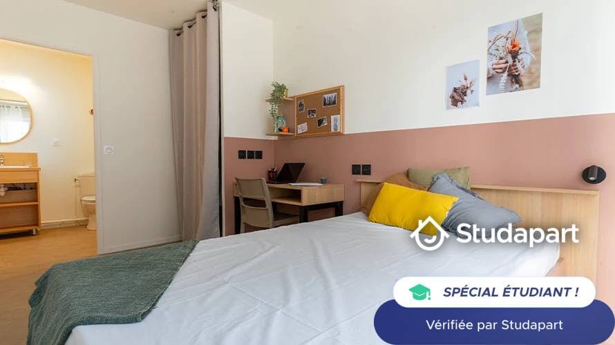 Private room for rent for €670 per month in Paris, Rue de Condé