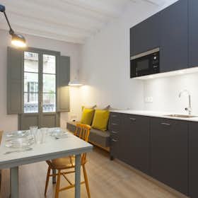 Apartment for rent for €1,395 per month in Barcelona, Carrer del Roser