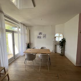 Appartement à louer pour 2 750 €/mois à Amsterdam, Bronckhorststraat