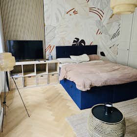 Appartement te huur voor € 1.290 per maand in Berlin, Kochhannstraße