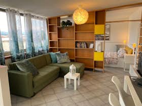 单间公寓 正在以 €1,300 的月租出租，其位于 Florence, Via Gaetano Milanesi