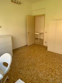 Apartment for rent for €1,410 per month in Rome, Via Carlo Dossi