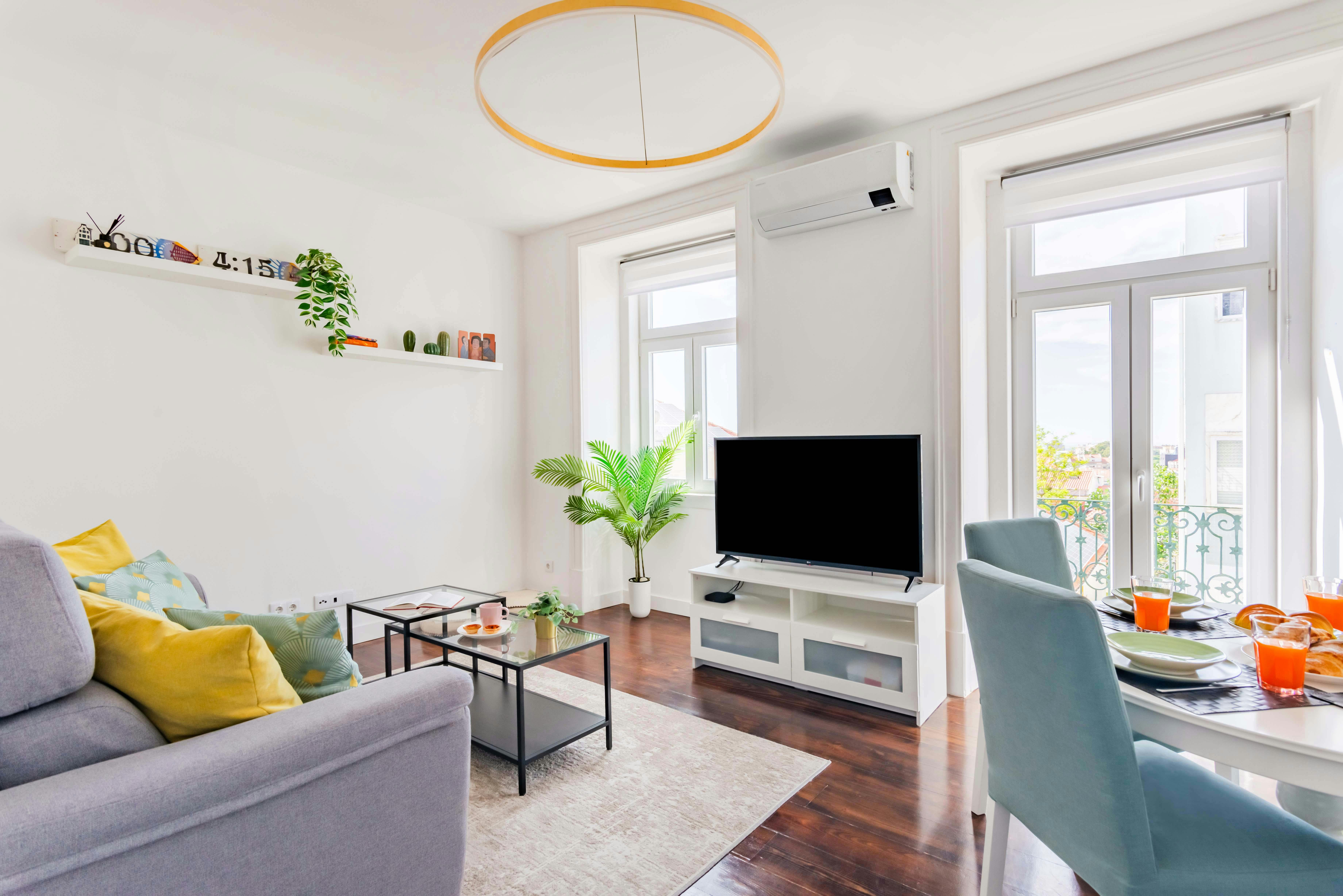 Apartment for rent for €5,770 per month in Lisbon, Rua da Ilha Terceira