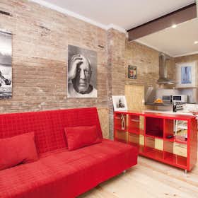 Apartment for rent for €1,550 per month in Barcelona, Carrer d'en Fontrodona