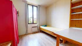 Huis te huur voor € 370 per maand in Grenoble, Chemin de la Blanchisserie