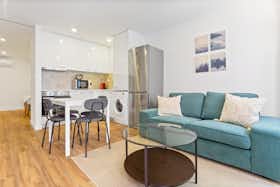 Wohnung zu mieten für 1.300 € pro Monat in Lisbon, Calçada da Bica Grande