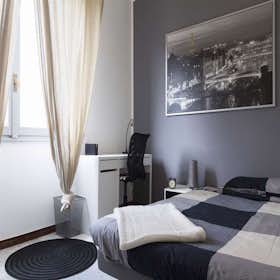 Private room for rent for €750 per month in Milan, Via Salvatore Barzilai