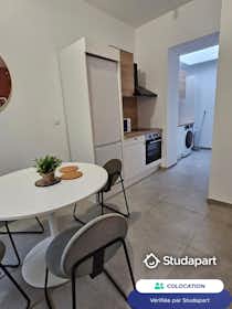Private room for rent for €530 per month in Lille, Rue du Pont Noyelles