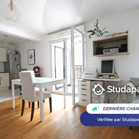Appartement te huur voor € 1.790 per maand in Houilles, Rue Séverine