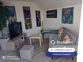 Appartement te huur voor € 1.095 per maand in Villenoy, Rue de la Chaussée de Paris