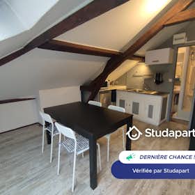 Apartment for rent for €405 per month in Reims, Rue Clovis