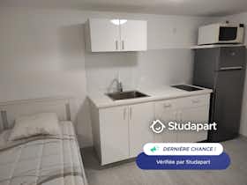 Mieszkanie do wynajęcia za 780 € miesięcznie w mieście Bezons, Rue Pierre Curie