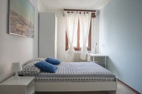 Private room for rent for €608 per month in Milan, Via Valsesia