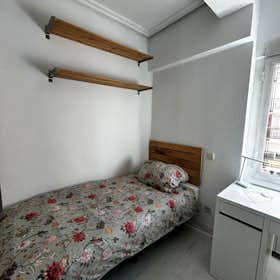 Private room for rent for €750 per month in Madrid, Calle del Príncipe de Vergara