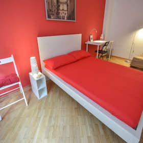 Private room for rent for €565 per month in Turin, Via San Francesco di Paola