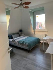 Privé kamer te huur voor € 780 per maand in Frankfurt am Main, Saalburgallee