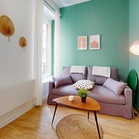 Appartement te huur voor € 740 per maand in Lyon, Rue Montesquieu
