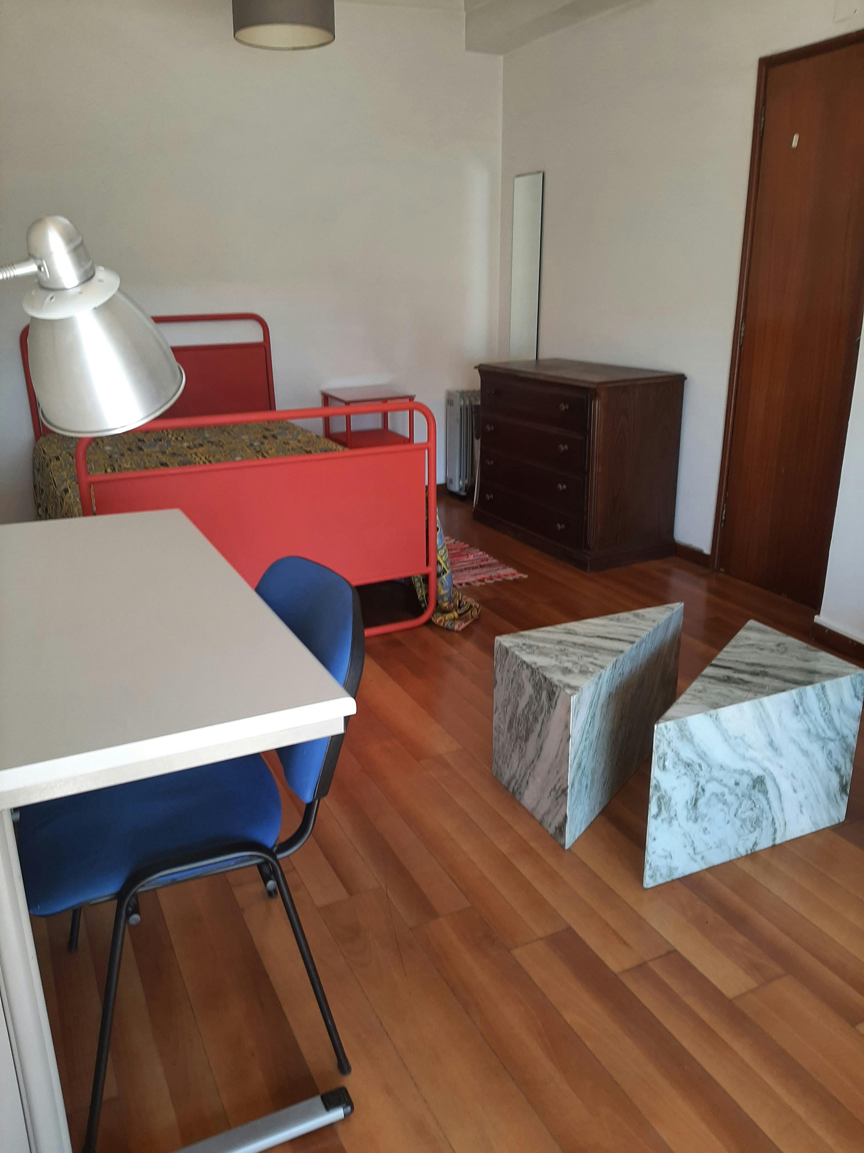 WG-Zimmer zu mieten für 315 € pro Monat in Coimbra, Avenida Fernando Namora