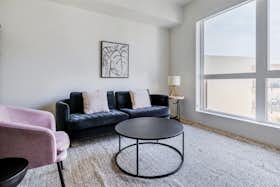 Apartamento para alugar por € 2.591 por mês em Hayward, Foothill Blvd