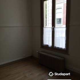Apartment for rent for €754 per month in Lille, Square Rameau