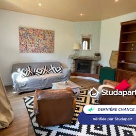 Appartement te huur voor € 1.500 per maand in Rennes, Rue le Huérou