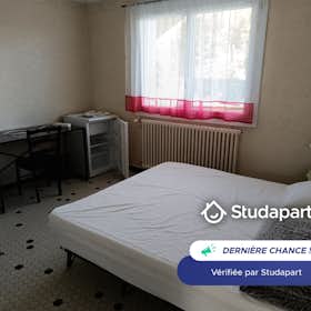 WG-Zimmer zu mieten für 360 € pro Monat in La Roche-sur-Yon, Rue d'Arcole