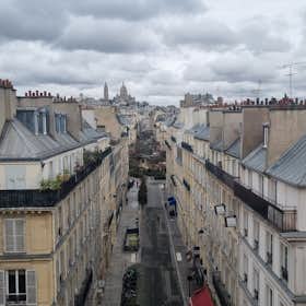 Apartment for rent for €5,025 per month in Paris, Rue de Clichy