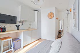 单间公寓 正在以 €940 的月租出租，其位于 Paris, Rue du Chemin Vert