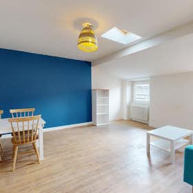 Appartement te huur voor € 850 per maand in Clermont-Ferrand, Rue des Cordeliers