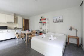 Studio for rent for €1,122 per month in Paris, Rue Amélie