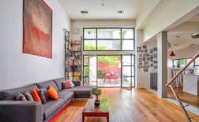 Mieszkanie do wynajęcia za 17 200 € miesięcznie w mieście Colombes, Rue Hoche