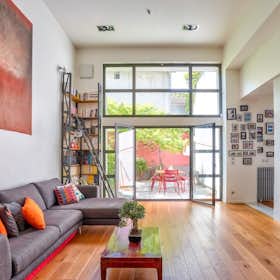 Квартира сдается в аренду за 17 200 € в месяц в Colombes, Rue Hoche