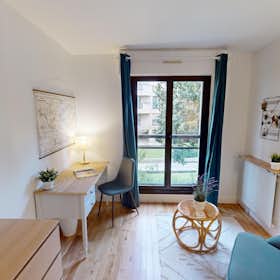 Private room for rent for €766 per month in Levallois-Perret, Place Georges Pompidou