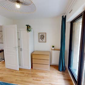 Private room for rent for €752 per month in Levallois-Perret, Place Georges Pompidou