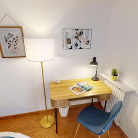 Private room for rent for €737 per month in Levallois-Perret, Place Georges Pompidou