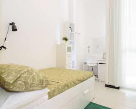 Privé kamer te huur voor € 795 per maand in Milan, Via Garegnano