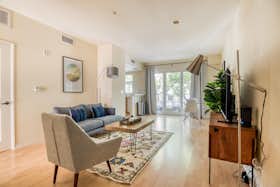 公寓 正在以 $3,008 的月租出租，其位于 Pasadena, N Madison Ave