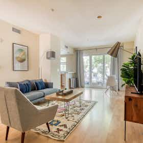 公寓 正在以 $3,540 的月租出租，其位于 Pasadena, N Madison Ave