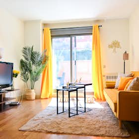 Apartment for rent for €2,750 per month in Madrid, Calle Eros