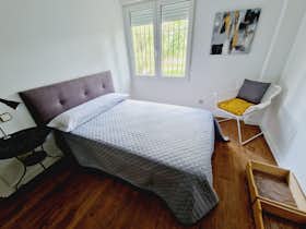 Приватна кімната за оренду для 650 EUR на місяць у Madrid, Avenida de la Victoria