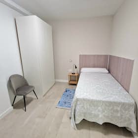 Cameră privată de închiriat pentru 600 EUR pe lună în Madrid, Avenida de la Victoria