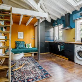 Studio for rent for €950 per month in Bordeaux, Cours de la Marne