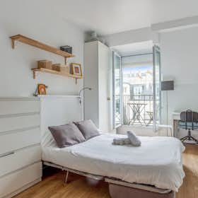 单间公寓 正在以 €890 的月租出租，其位于 Paris, Avenue du Président Kennedy