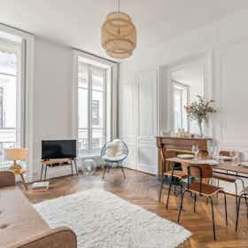 Apartament de închiriat pentru 900 EUR pe lună în Lyon, Rue de Condé