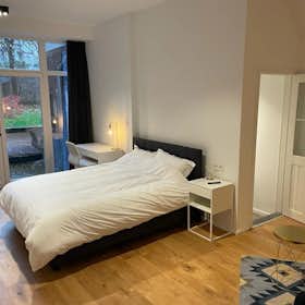 Private room for rent for €1,025 per month in Brussels, Avenue de la Brabançonne
