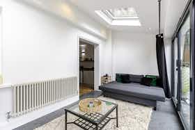Lägenhet att hyra för 3 812 GBP i månaden i London, Victoria Rise