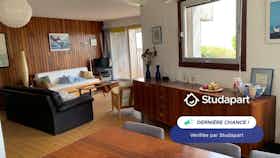 Appartement te huur voor € 1.190 per maand in La Rochelle, Rue de la Gloire