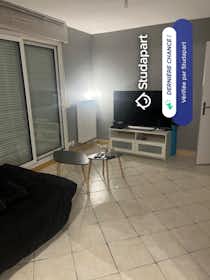 Apartamento para alugar por € 800 por mês em Saint-Étienne, Rue Antoine Roche