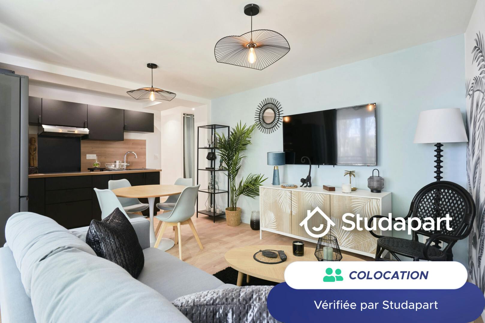 Private room for rent for €475 per month in Reims, Place Sainte-Claire