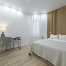 Отдельная комната сдается в аренду за 850 € в месяц в Madrid, Calle Marqués de Urquijo